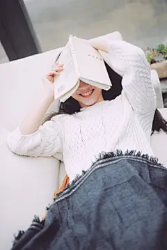 女生 图片 手机 壁纸 书 白色 文艺 小清新 摄影 笑 #小清新#