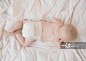 USA, New Jersey, Jersey City, baby boy (2-5 months) lying on front详情 - 创意图片 - 视觉中国 VCG.COM