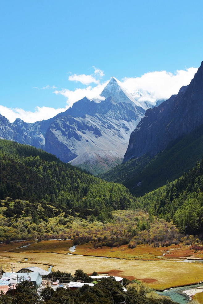 中国四川甘孜州稻城亚丁冲古寺雪山风光 - 旅行摄影杨小蟹 - 图虫