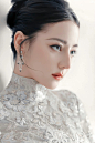 当迪丽热巴身穿的金色裙子变为白色时，更惊艳了~ cr: Tea-krisy