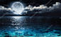 浪漫和景区全景与日海到夜晚的满月