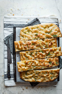 yiyi920采集到食-佛卡夏面包 Focaccia bread