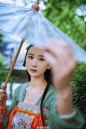 落花人独立，微雨燕双飞。