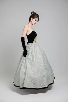 全身照站立赫本风礼服名媛女性人物摄影图