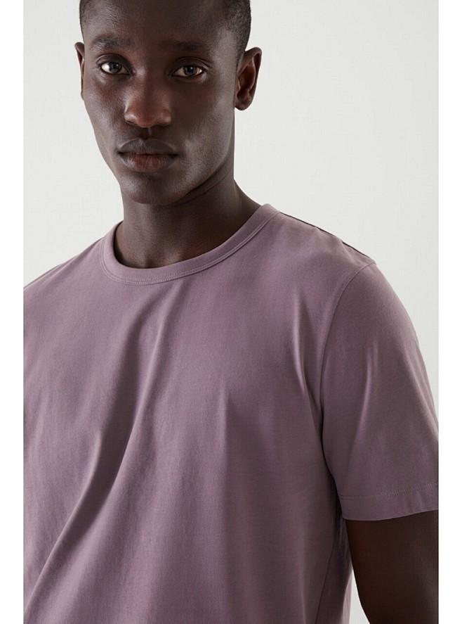 COS男装 标准版型短袖磨毛T恤紫丁香色...