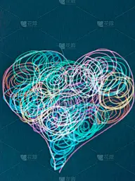 倒置的多色心脏充满了漩涡