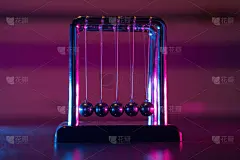 牛顿的摇篮。展示物理学中的重力、作用力和反作用原理。
