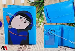 AA国际动漫店产品展示
【品名】AA-歪脖子系列钱包-张起灵
【颜色】以实物为准
【材质】pu材质
【尺寸】尺寸约11*9.2cm
【包装】opp简装
【产品简介】本产品采用《盗墓笔记》中张起灵为形象设计。本款商品既可以为两折钱包，也可以为三折钱包。
容量很大--大钞位长17cm、透明卡位10个（可放名片或银行卡）、卡位8个、 零钱位1个、 大钞位2个。