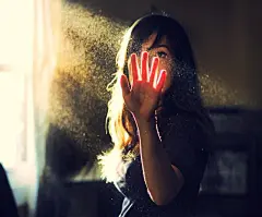 孤独的女孩电脑桌面壁纸-ZOL桌面壁纸