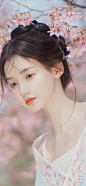 故人何不返，春花复应晚。
不道新知乐，只言行路远。
