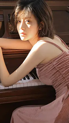 HD高清手机壁纸，星空上的明月很是耀眼，如此的美丽夏夜的星空