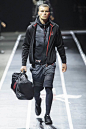 Male Fashion Trends: Plein Sport Fall-Winter 2017 - Milan Fashion Week : Lanzando una colección enteramente paa ejercitarse, Plein Sport de Philipp Plein se basa en la energía de su ADN sumando diseños urbanos a colores neón que sobresalen de entre las pr