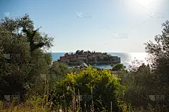 斯维提斯特芬岛从远处看是黑山的标志性名片