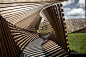 Studio Thilo Frank设计的丹麦亚勒鲁普公共空间永久木质艺术作品，名为EKKO