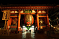浅草是东京的发源地，浅草寺又名金龙山浅草寺，是日本最古老的寺院，位于日本东京都台东区浅草二丁目。寺院大门处有“雷门”二字的大灯笼为实业家松下幸之助寄赠，他于浅草观音祈愿之后病愈，以此作为报答。浅草寺内的各个建筑大都曾因二战受到破坏，现存建筑多为战后重建。,loveandpeace