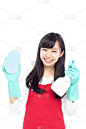 戴着手套的日本妇女有清洁设备