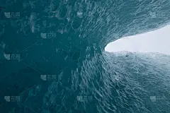冰的形成背景。冰壁纸。冰关闭