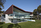 Calonge莉莉雅夏季住宅 / Fuses Viader Arquitectes :   Fuses Viader Arquitectes：该项目占地1.3公顷，北面和东面可以观赏海景，该项目是为一个五口之家而建的1300平方米的建筑，还可为客人和家庭服务提供补充空间。 Fuses Viader Arquitectes：On a plot of 1.3ha oriented north and east with ...