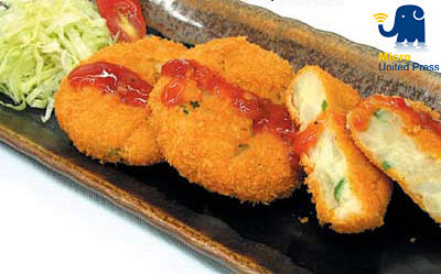 【自制薯饼】材料：土豆、盐、黑胡椒粉、面...