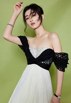 张子枫壁纸_12_YooA_ 薇_来自小红书网页版