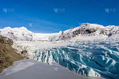 鸟瞰图Sv nafellsj冰川在阳光明媚的天气。冰岛的立春