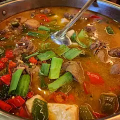 在安顺的三天两夜，我都吃了什么？ : 爱一座城，就从这座城的美食开始，人间烟火总让人迷醉。 周五的下午，狂奔火车站，验票上车一气呵成，此行除了见某人之外，还带着对安顺美食的狂喜与期待（万变不离吃）。虽然贵阳到安顺坐火车也不过一个小时，但...