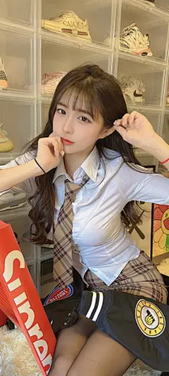 带领带的美女手机壁纸