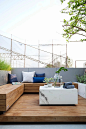 Laid back Garden : สวนสำหรับคนรักการโยคะ : การจัดสวนมินิมอลโมเดิร์นบนดาดฟ้า มีข้อจำกัดเรื่องโครงสร้างและการรับน้ำหนัก ต่างกับสวนบนดินที่เราสามารถปรับพื้นที่ได้ตามต้องการ 