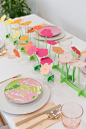 其中包括图片：Cricut Flowers Spring Table Centerpiece