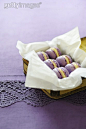 饼干,曲奇,花,食品,杏仁小圆饼_gic7594436_Violet macaroons with white chocolate cream_创意图片_Getty Images China