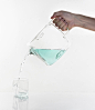 呆萌的玻璃水壶 WATER PITCHER BLOCK by Antonio Aricò - 灵感日报 : 设计师Antonio Aricò着手设计了一款形式简单的玻璃咖啡壶。这套咖啡壶说方不方，说圆不圆，胖乎乎的配上小小的壶嘴以及傻大的壶把手给人很蠢的感觉……