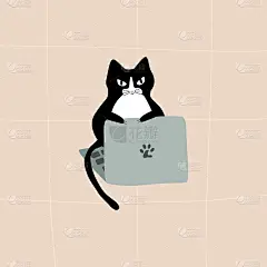 可爱的黑猫坐在笔记本电脑上。卡通猫与一个愤怒的表情和电脑。