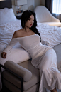 小时候觉得黑色酷，长大才知道白色香 - 小红书