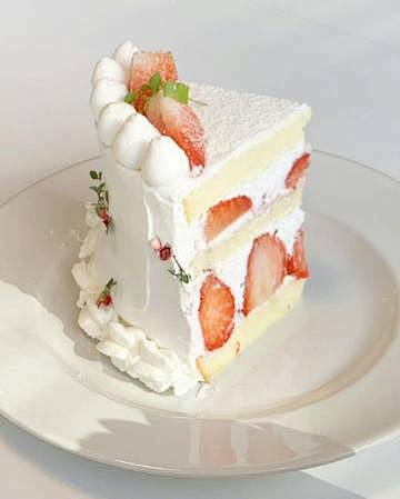 谁能不喜欢草莓蛋糕呢 ​ ​​​​