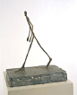 Man Crossing a Square
艺术家：贾科梅蒂
年份：1949
材质：Bronze
尺寸：67.9 x 80 x 52.1 CM
类别：作品 | 雕塑