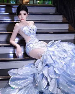 美女壁纸～陈宇曦穿着闪亮的长裙...@霁枫壁纸的动态