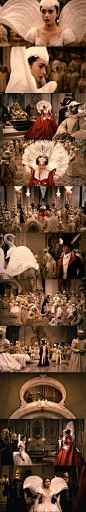 【白雪公主之魔镜魔镜 Mirror Mirror (2012)】12<br/>朱莉娅·罗伯茨 Julia Roberts<br/>莉莉·柯林斯 Lily Collins<br/>#电影场景# #电影海报# #电影截图# #电影剧照#