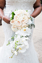White Wedding Bouquets - Belle The Magazine : Classic white wedding bouquets will never go out of style. Find gorgeous ideas and beutiful inspiration on our gallery.