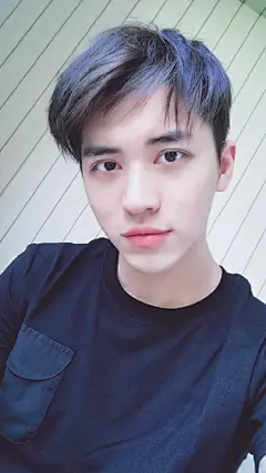 #许魏洲# 修几张壁纸
-KEYES, NOSE, LIPS(JPN Ver.)
     @许魏洲ZZ  
（满分是100分的话...洲洲这次的自拍...
我要打200分嗷呜真的太好看了啊o(╥﹏╥)o ） ​​​​