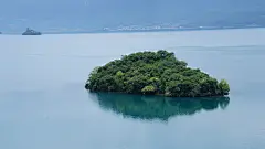 奇异的海上岛屿高清宽屏壁纸