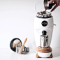 This coffee-grinder’s retro-inspired form harks back to the golden age of Italian automotive design - Yanko Design : Look at the Niche Zero and tell me it doesn’t possess the soul of a Vespa! The beautifully curvilinear design of the Niche Zero coffee...