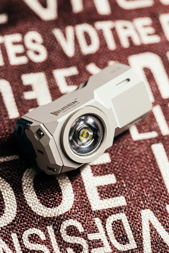 #X0 is an EDC flashlight that shows individuality.-花瓣网