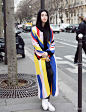 范冰冰亮相巴黎街头 撞色造型大胆惹眼_时尚_腾讯网