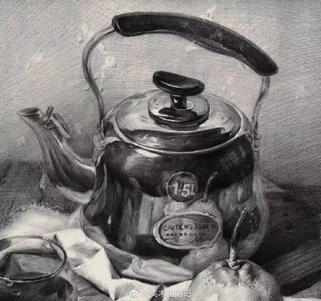 不锈钢也是素描静物中常见的物体而且在考试中经常会出现经常也是画着