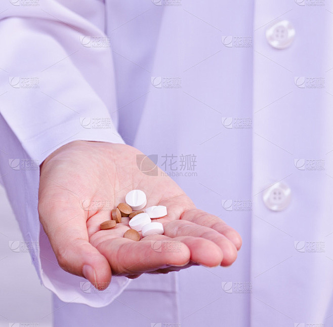 医生在给你开药