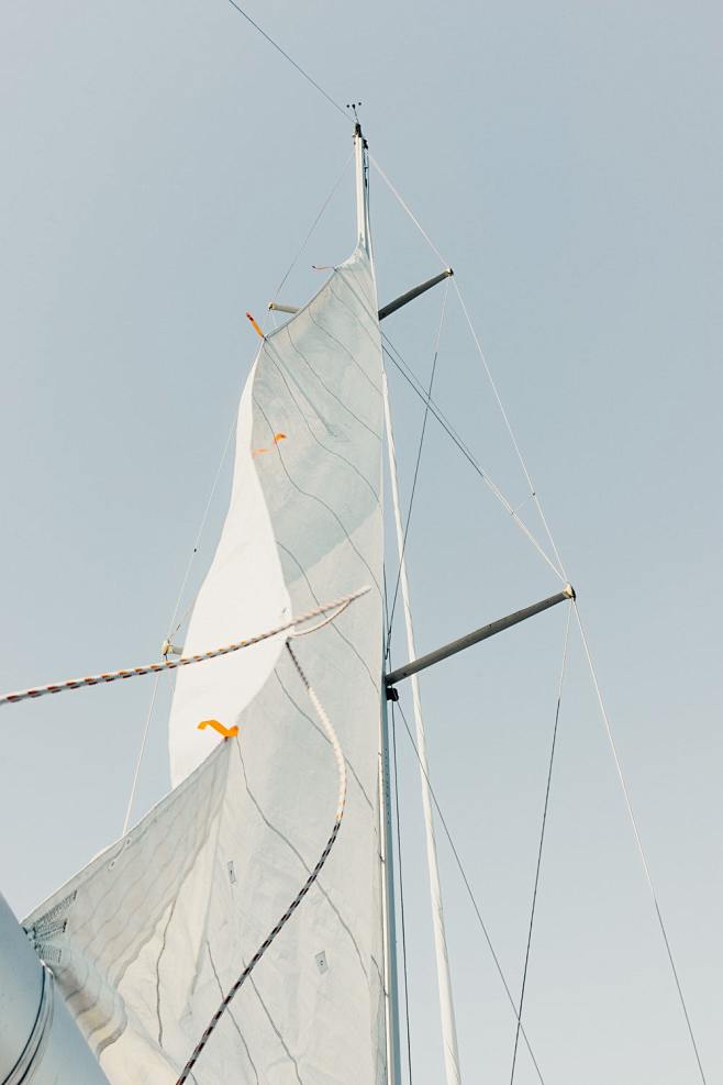 Open sail photo by M...