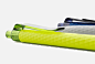 QS01 La nuova Pattern Pen : Un'affascinante struttura triangolare caratterizza la superficie della nuova QS01. Il motivo viene applicato con lo stampo alla superficie e diviene parte integrante della penna. La clip liscia e minimalista al di sopra del cor