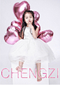 KIDS----粉气球
【乐享乐拍,婚嫁服务一站式定制平台 www.lepooo.com 
我们为客户提供：婚纱摄影|婚纱照|写真|孕妇照|旅拍|婚礼跟拍|新娘跟妆|婚礼策划|婚庆|司仪|婚车|婚礼摄像|喜糖喜饼等服务，帮助新人更方便找到适合自己的商家，轻松打造自己的完美婚礼。最全的婚嫁资讯：www.lepooo.com/news/】
#摄影比赛# #壁纸# #摄影师# #婚纱# #静物# #婚纱照# #亲子照# #儿童摄影# #婚庆# #儿童照# #发型# #彩妆# #可爱萌# #模特# #情侣写真#