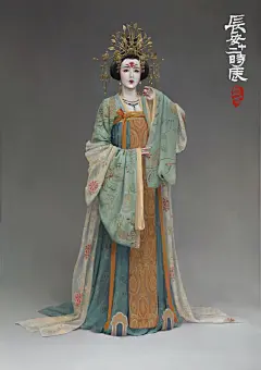 Gu-小谷 
6月29日 21:43 来自 微博 weibo.com 已编辑
长安十二时辰  终于播出了，大概三年前我参与了这部剧的人物造型的概念设计工作。难能可贵的是在这个浮躁的娱乐时代大环境下美术方向是更靠近史实感。我在这次工作中受益匪浅，这是我画的一些人物造型设计图，希望大家喜欢！