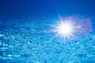 水花psd背景图_新图网 https://ixintu.com 蓝色 太阳光 水珠 水花 波纹 光线 详情页海报 摄影 风景